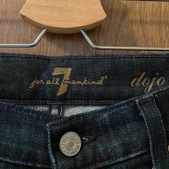 7 For All Mankind cropped dark denim jeans. New condition, barely worn. - Picture 5 of 7